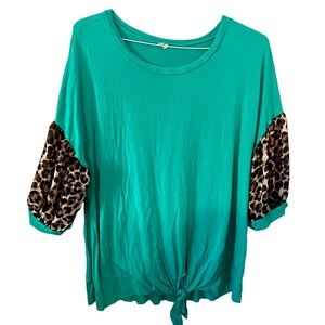 Boutique blouse green with sheer leopard print sleeves